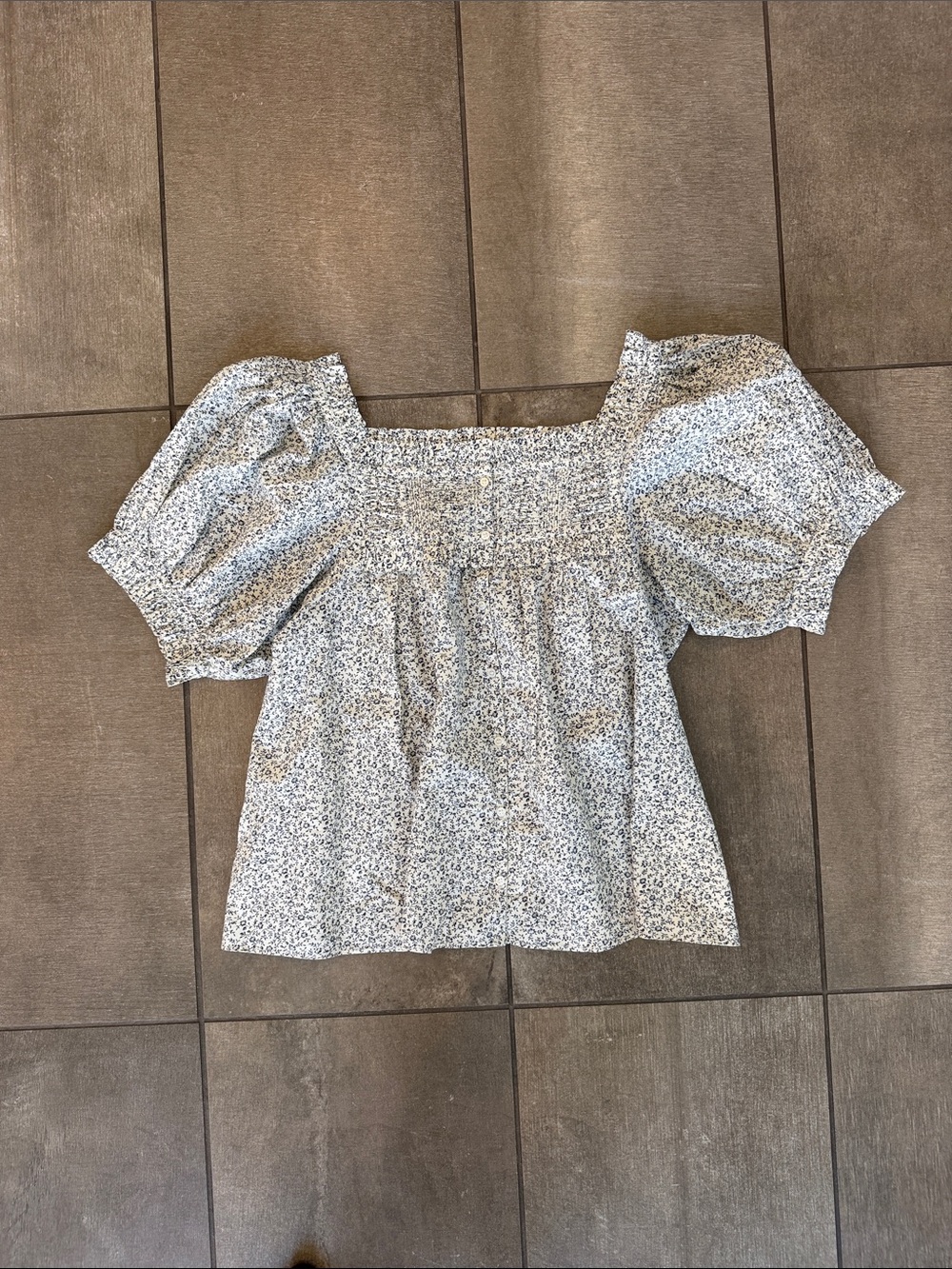 Doen Smocked Square-Neck Puff Sleeve Top in Light Blue Floral